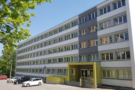 Auf dem Bild ist das Gebäude des Finanzamtes Chemnitz-Süd zu erkennen.