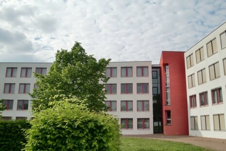 Auf dem Bild ist das Gebäude des Finanzamtes Eilenburg zu erkennen.