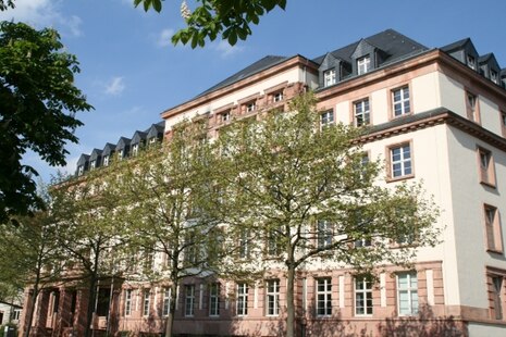 Auf dem Bild ist das Gebäude des Finanzamtes Leipzig II zu erkennen.