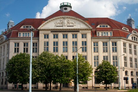 Auf dem Bild ist das Gebäude des Finanzamtes Leipzig I zu erkennen.